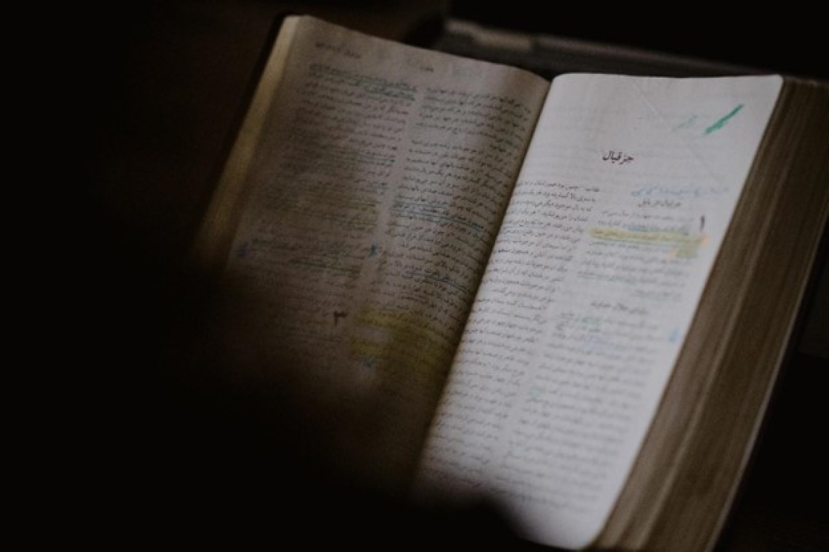 Irán: 12 év börtön Biblia birtoklásáért
